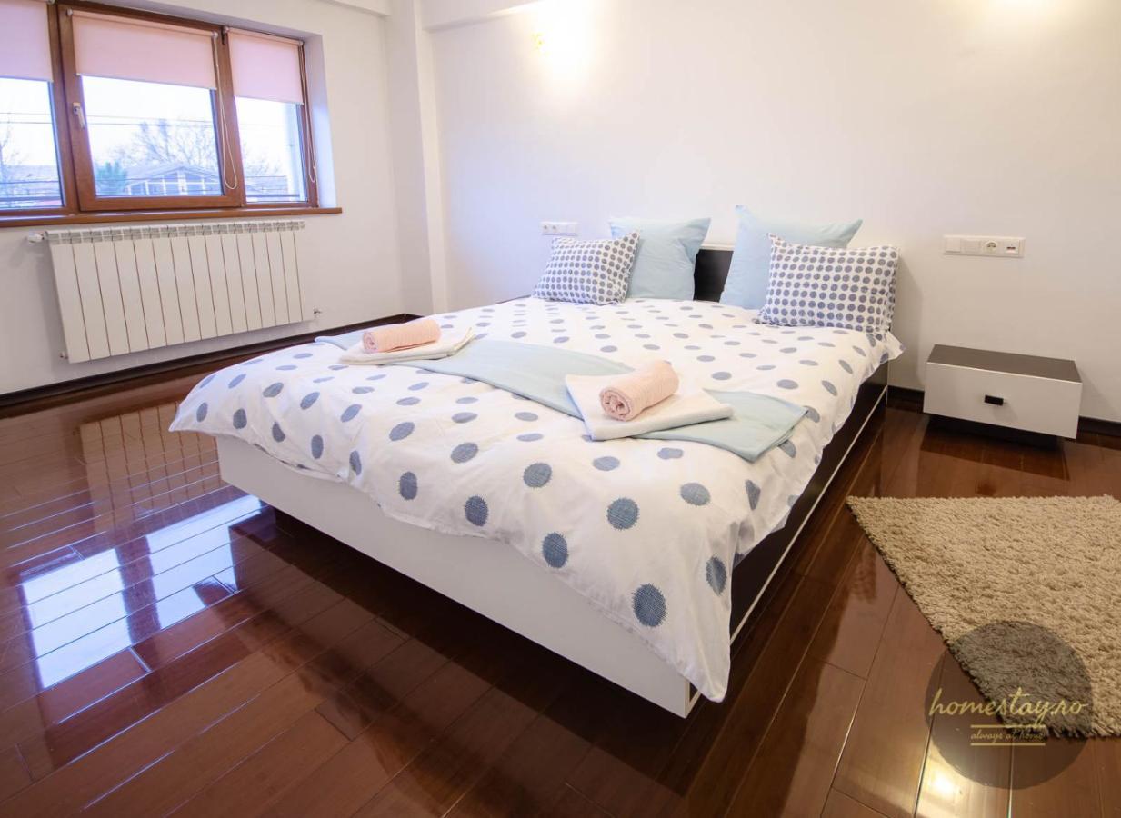 Homestay Отопени Екстериор снимка