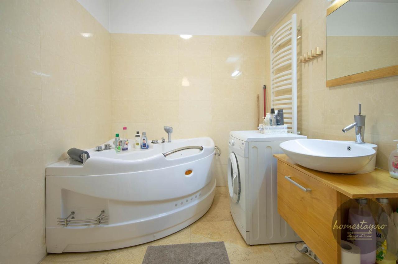 Homestay Отопени Екстериор снимка
