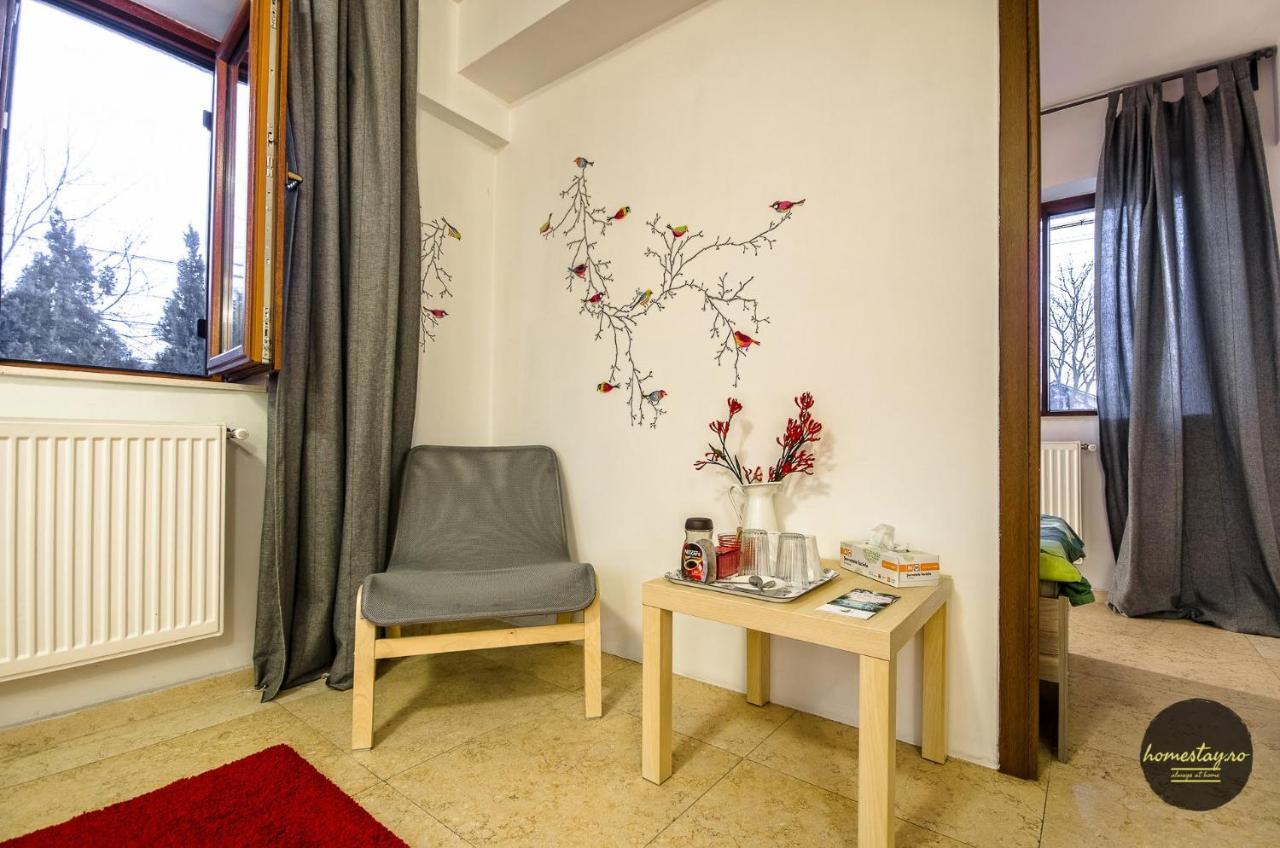 Homestay Отопени Екстериор снимка