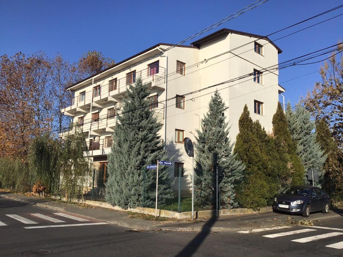 Homestay Отопени Екстериор снимка