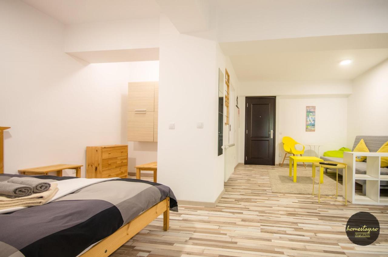 Homestay Отопени Екстериор снимка