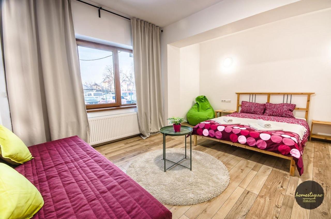 Homestay Отопени Екстериор снимка