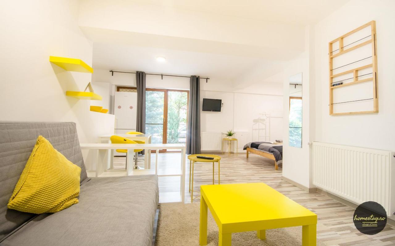Homestay Отопени Екстериор снимка