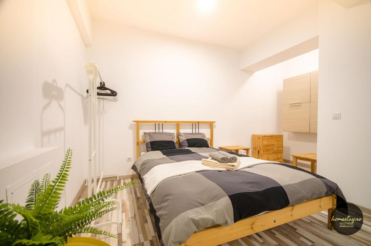 Homestay Отопени Екстериор снимка