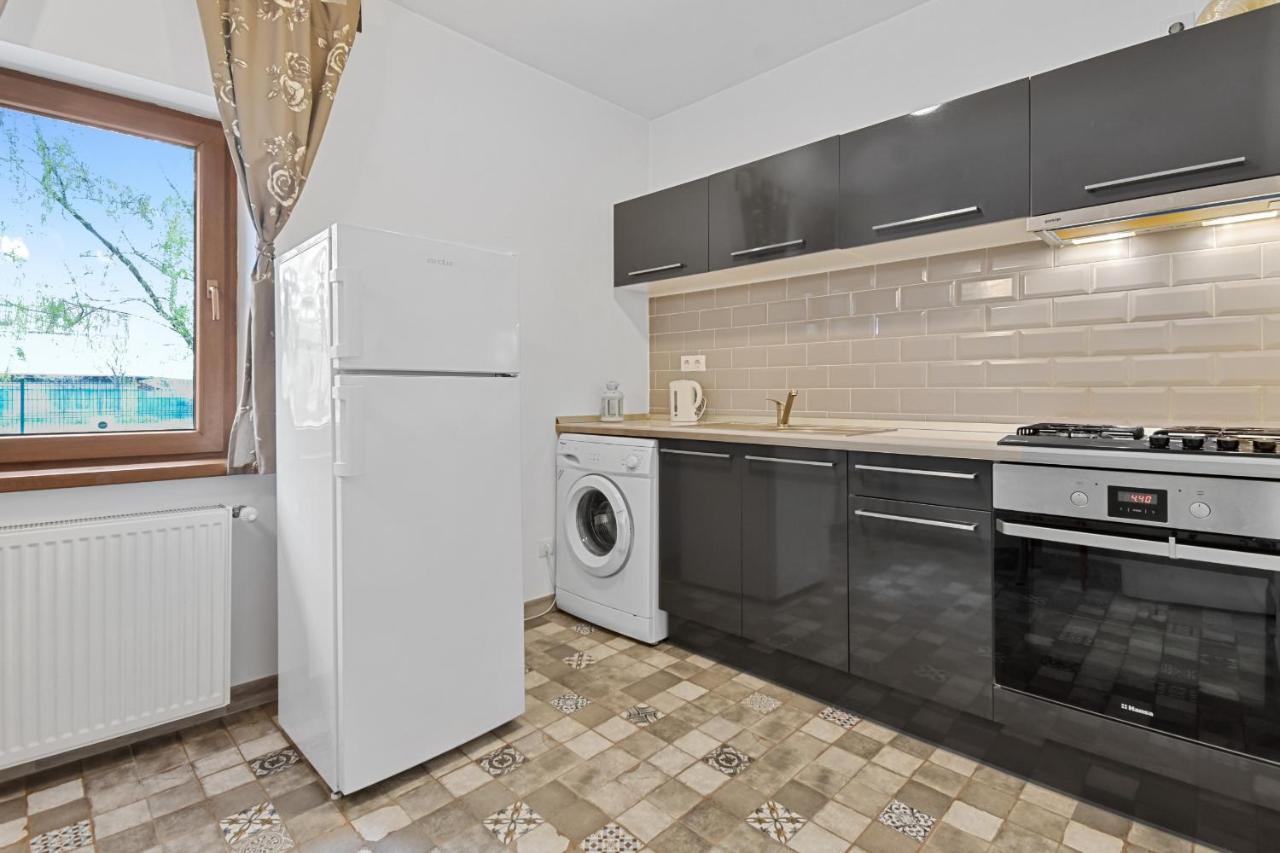 Homestay Отопени Екстериор снимка