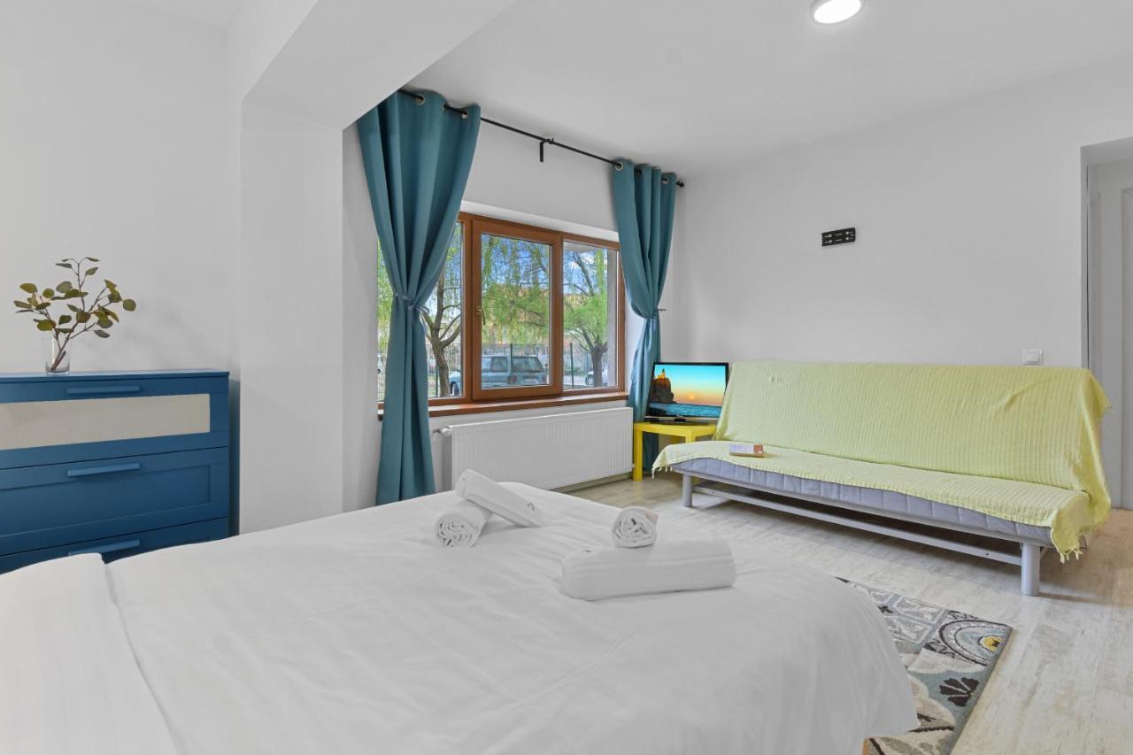 Homestay Отопени Екстериор снимка