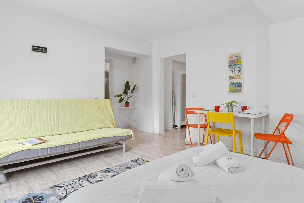 Homestay Отопени Екстериор снимка