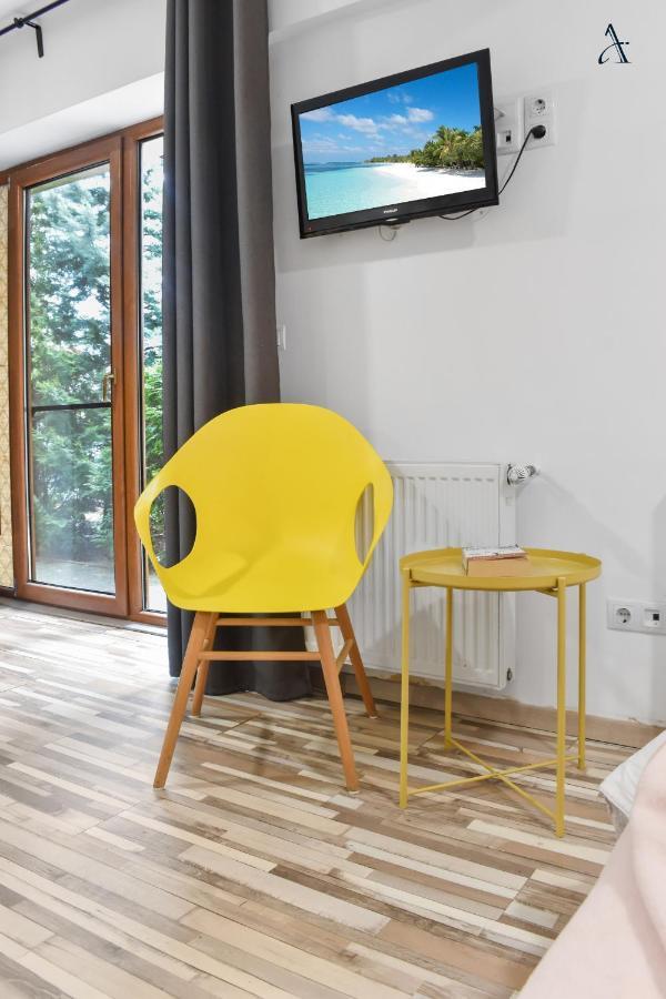 Homestay Отопени Екстериор снимка