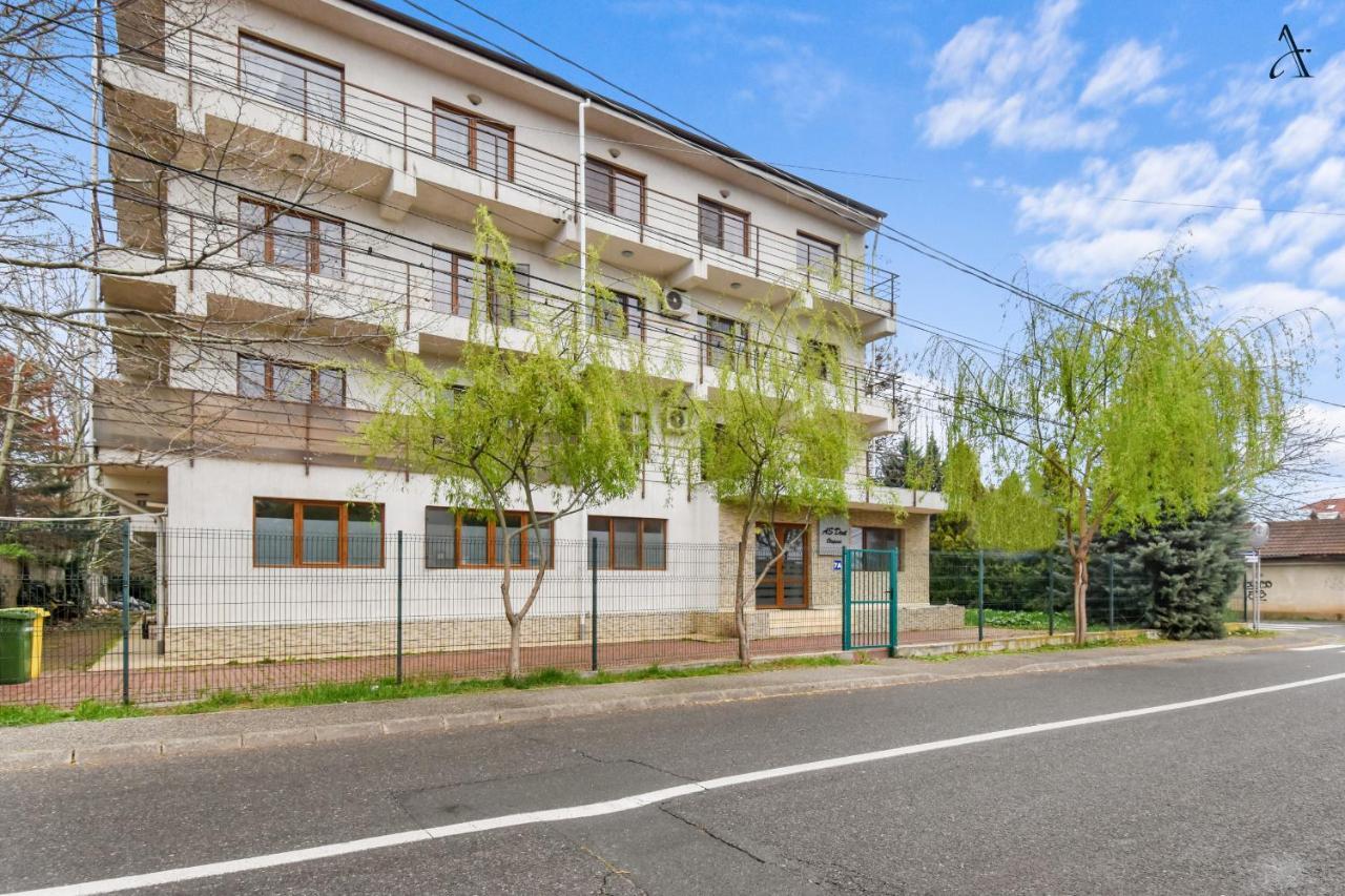 Homestay Отопени Екстериор снимка
