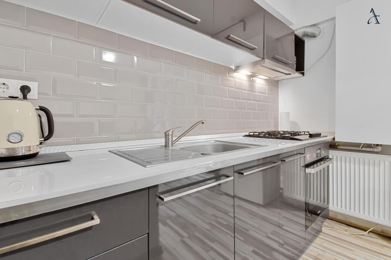 Homestay Отопени Екстериор снимка