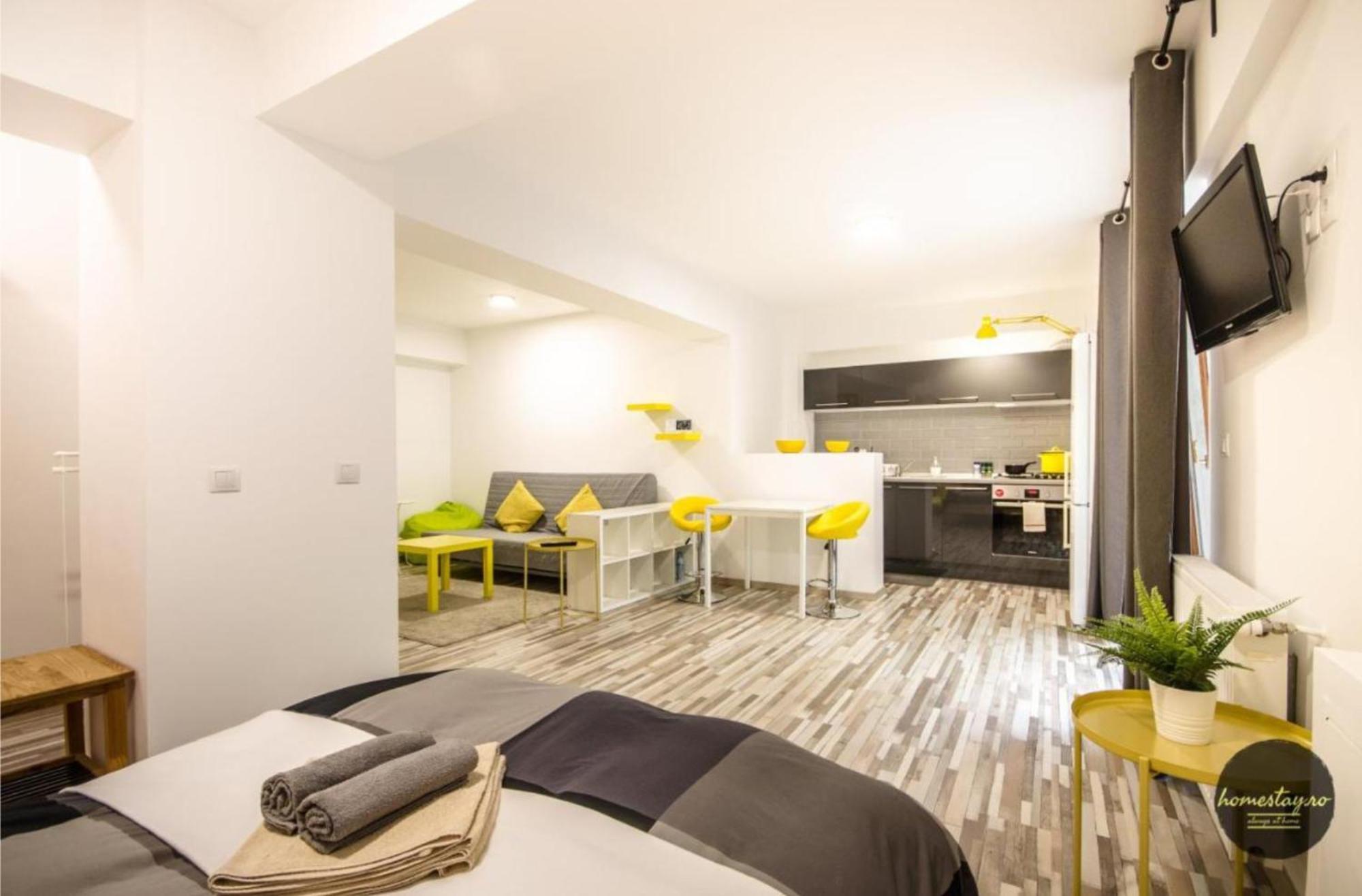 Homestay Отопени Екстериор снимка